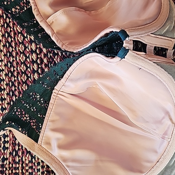 Victoria's Secret Green Push Up Bra - Picture 3 of 4